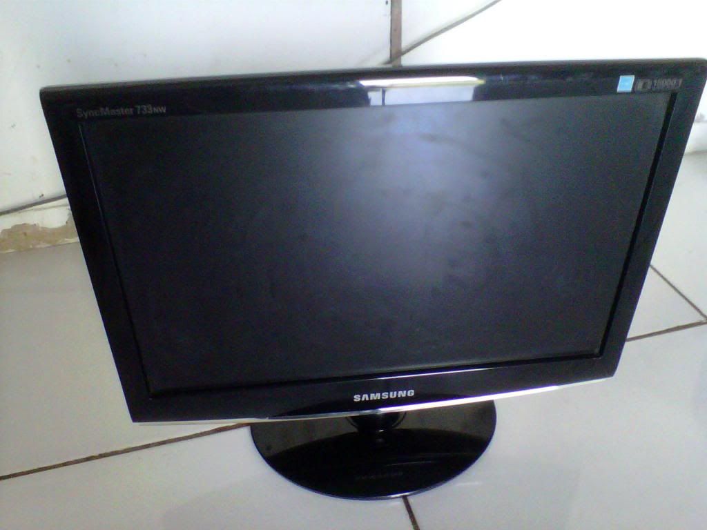 Màn hình LCD chất giá rẻ cần thanh lý