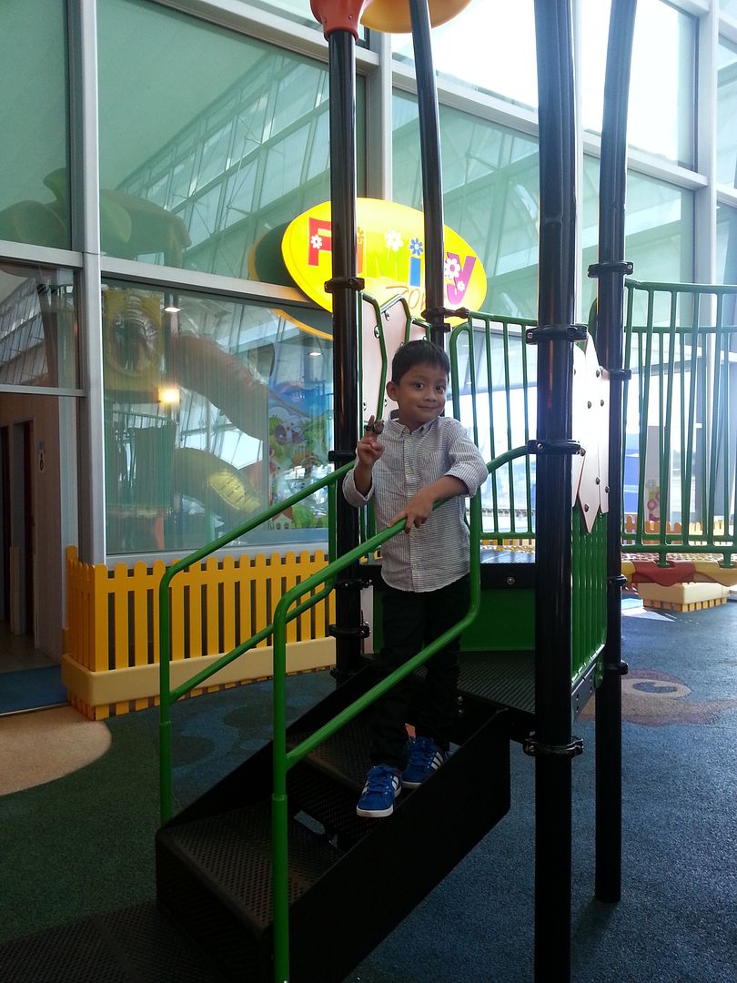  photo changiairportplayground_zpsd729a1da.jpg