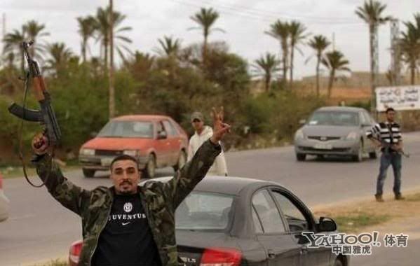 利比亚战火中的球迷