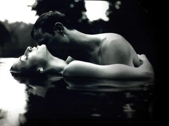 love-Love-sensual-amor-sexy-Couple-erotic-kissing-water-hug-alone-black-white-skin-bw-kisir-bland-Sas.jpg
