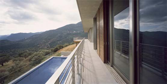 http://i1098.photobucket.com/albums/g380/khl4/asianfanfics/Places/high-hill-house-Vacation-House-by-LM-Architects-.jpg