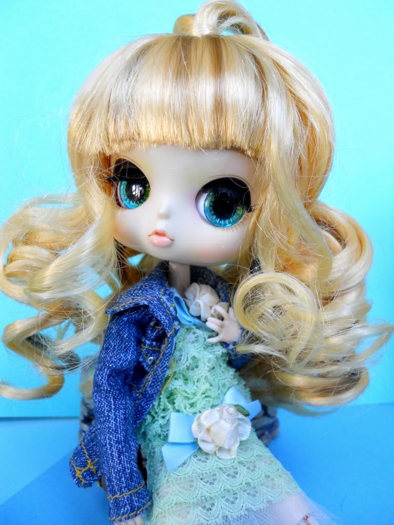 Has Bangs Monique Gold /"Adorabel Pixie/" Size 8//9 in BLACK Doll Wig