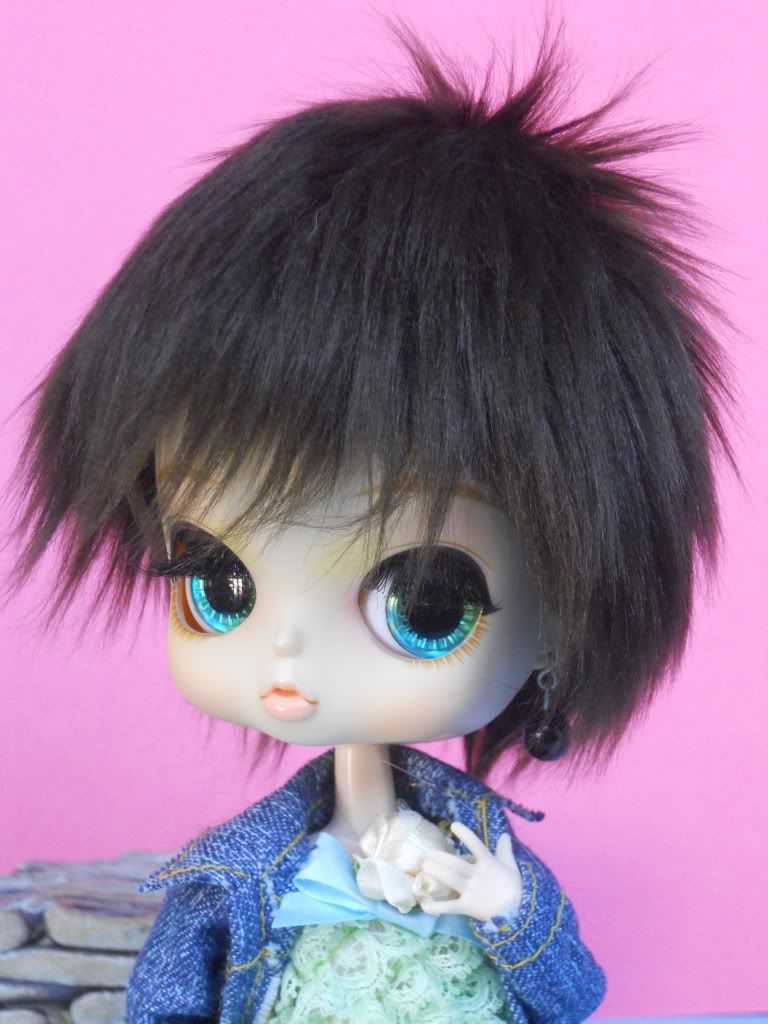 Has Bangs Monique Gold /"Adorabel Pixie/" Size 8//9 in BLACK Doll Wig